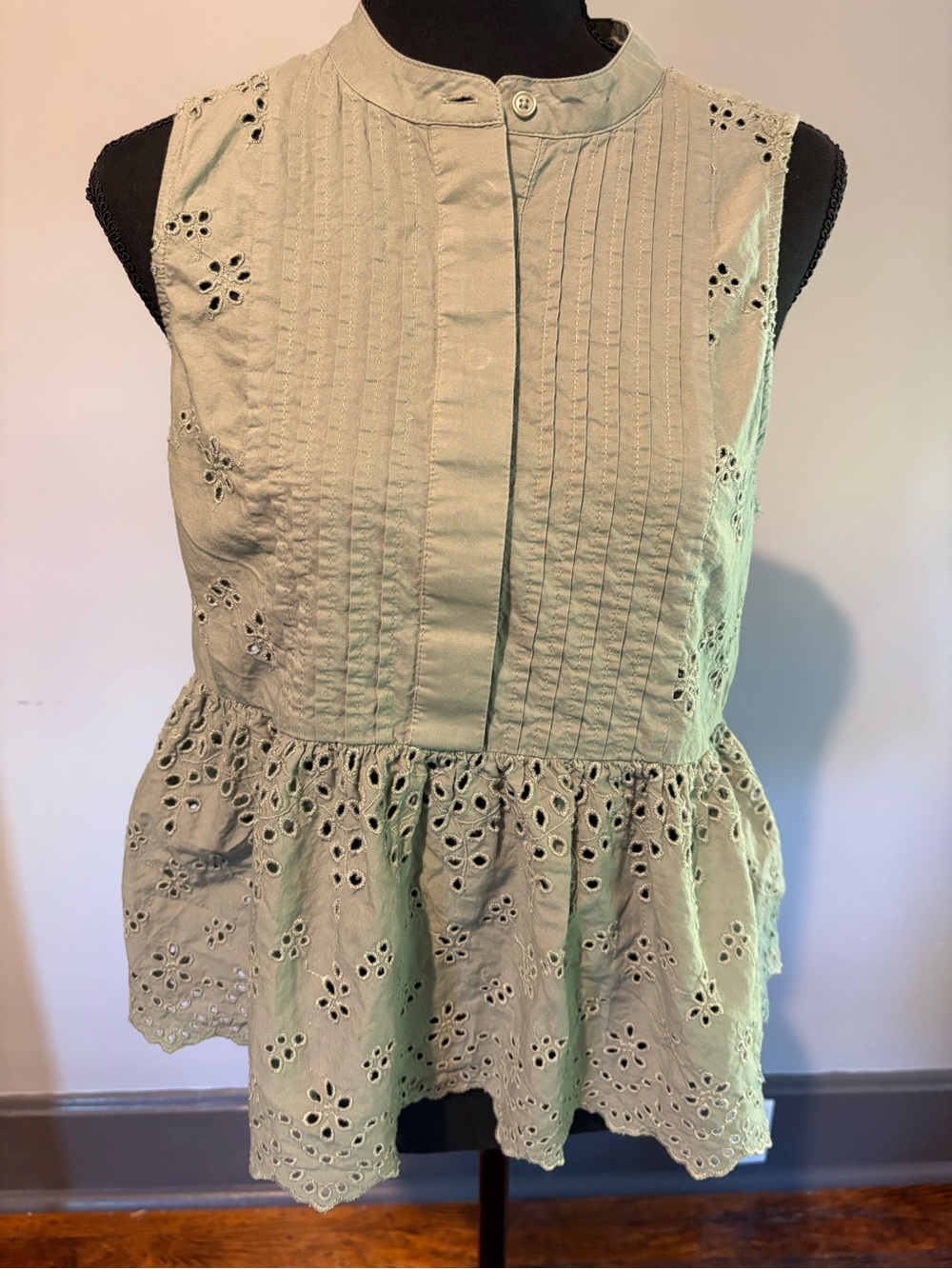 GAP Sleeveless Eyelet Peplum Top in Sage
